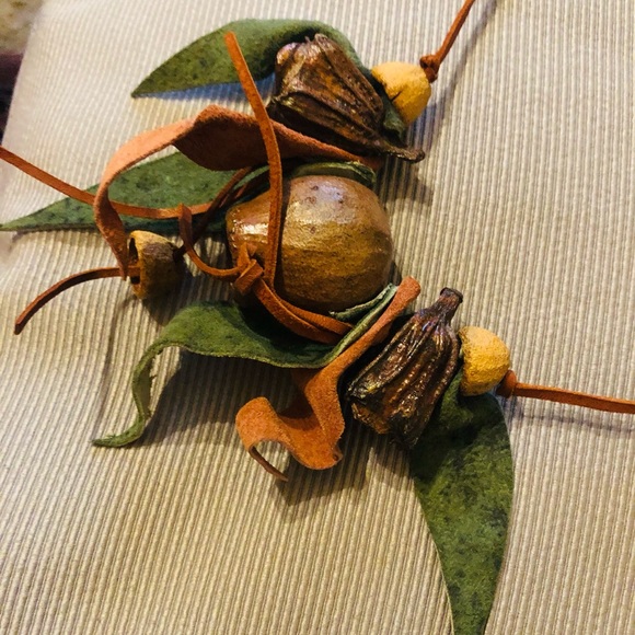 Felt leaves leather wooden Necklace - Picture 2 of 8